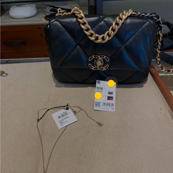 Chanel 19 handbag - Picture 14 of 15